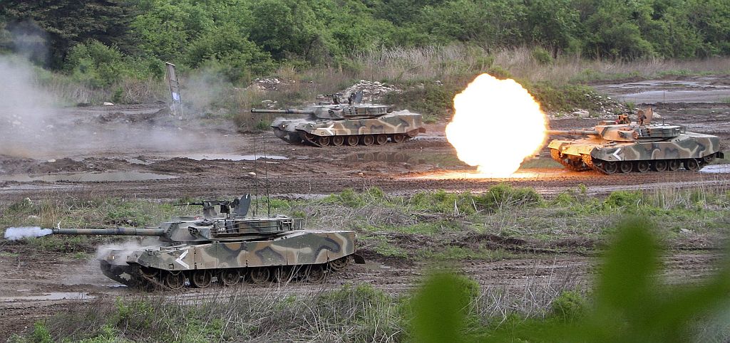 Tanques sul-coreanos durante exercício militar em local próximo à fronteira com o norte | Reuters
