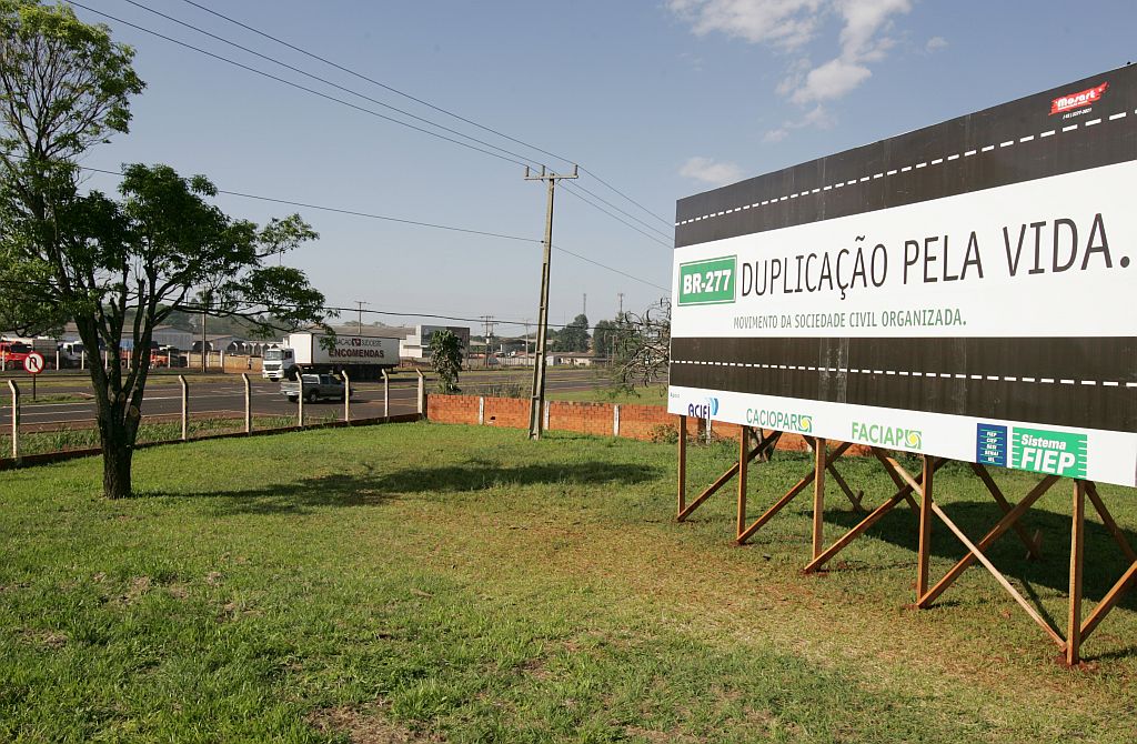 Outdoor pede a duplicação do trecho da BR-277, no Oeste do estado: p opulação apontou a obra na rodovia como a prioridade para o desenvolvimento da região | Christian Rizzi/Gazeta do Povo