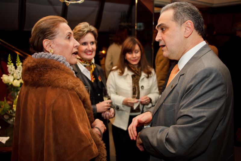 O empresário Alceu Vezozzo Filho, vice-presidente da Rede Bourbon de Hotéis & Resorts, foi o anfitrião do coquetel de apresentação do Bourbon Conmebol, em Assunção, primeira unidade internacional da rede hoteleira paranaense. O evento foi nesta quinta-feira na suíte presidencial do Bourbon Curitiba. O hotel, que fica pronto em maio de 2011, pertence à Confederação Sul Americana de Futebol, a Conmebol. Entre os presentes, a jornalista Marian Guimarães | Naideron Jr.