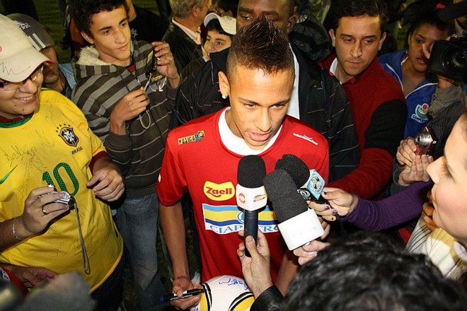 Neymar chamou atenção pelos dribles, gols e pela simpatia com o público | 