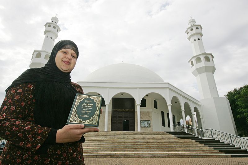 O pai de Jamile Aragão é católico; a mãe, evangélica e a irmã, espírita. A jovem agora é muçulmana e frequenta a mesquita de Foz do Iguaçu | Marcos Labanca/Gazeta do Povo