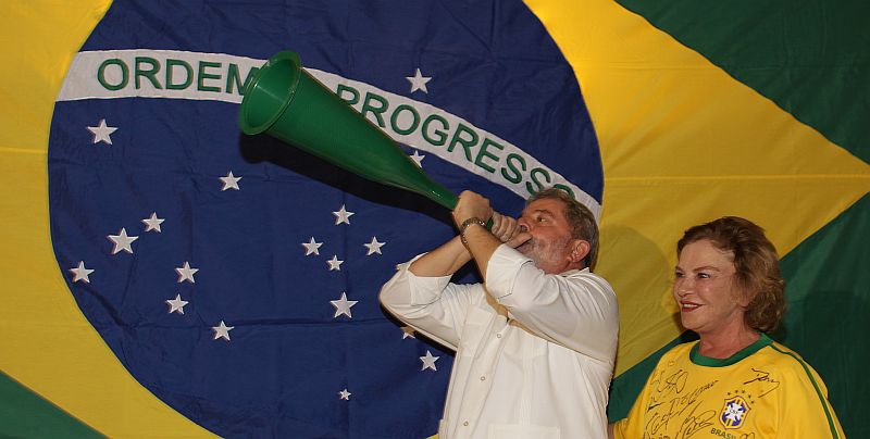 Lula e dona Marisa, durante o jogo do Brasil na Copa do Mundo: ele está certo ao criticar a CBF. | Ricardo Stuckert/Presidência