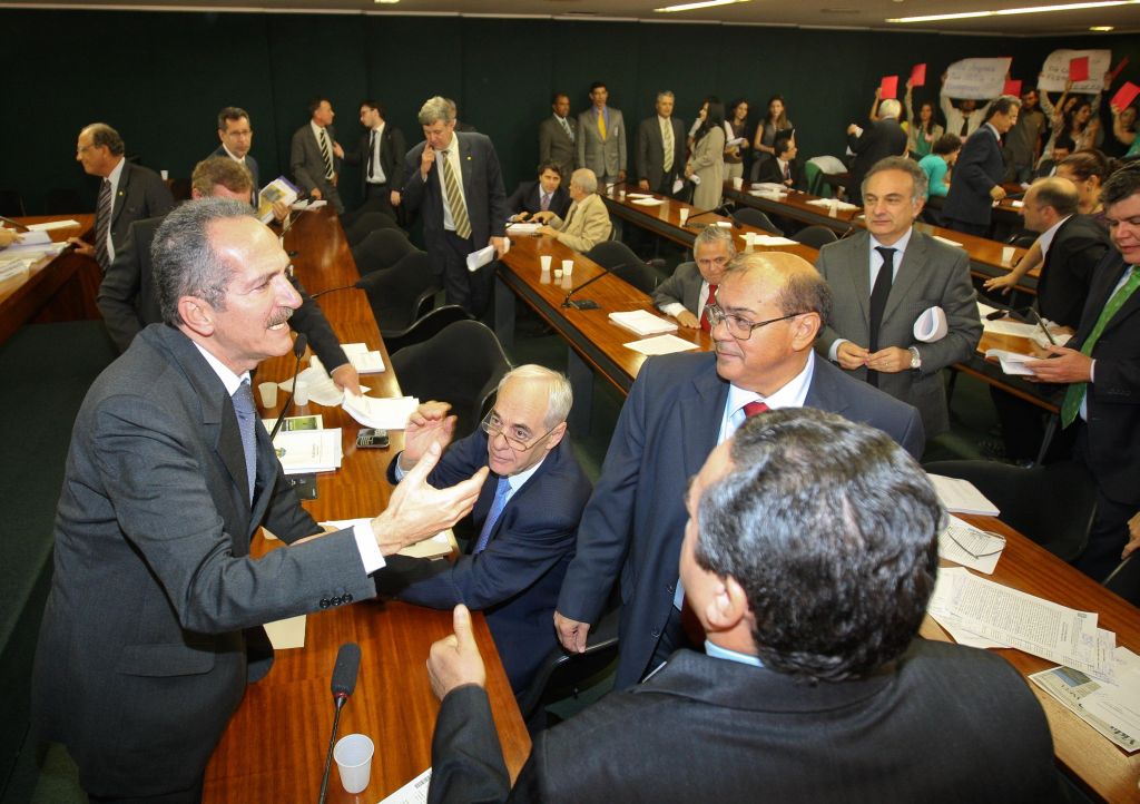 Aldo Rebelo: parecer será discutido em comissão, depois no plenário. | Ed Ferreira/AE