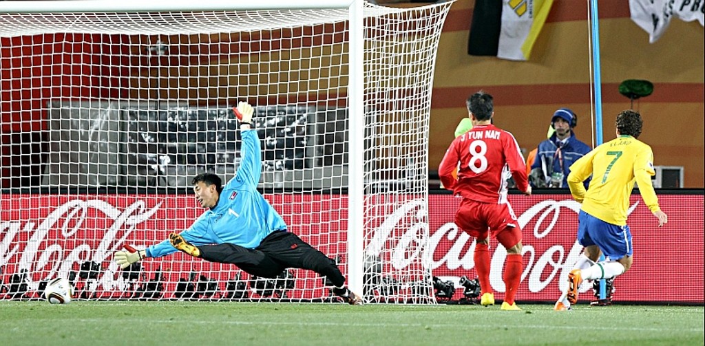 Com um futebol arroz com feijão, o meia-volante Elano foi um dos principais destaques da estreia nada empolgante da seleção brasileira na Copa do Mundo. Jogador deu passe para o gol de Maicon e fez o segundo dos brasileiros contra a aplicada equipe da Coreia do Norte