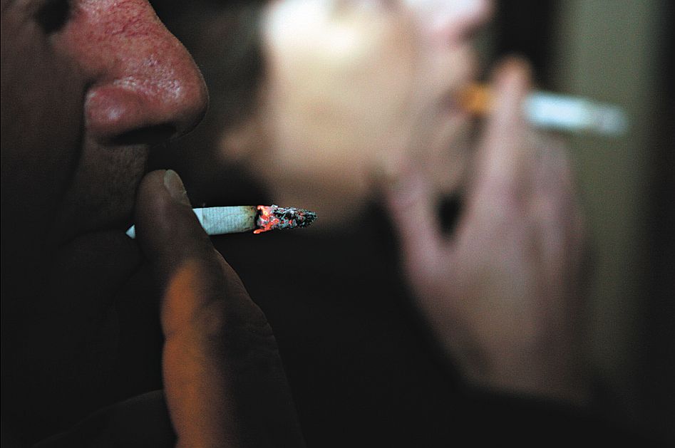Segundo pesquisa do Ministério da Saúde, 19,2% dos curitibanos são fumantes | Pedro Serápio / Arquivo Gazeta do Povo