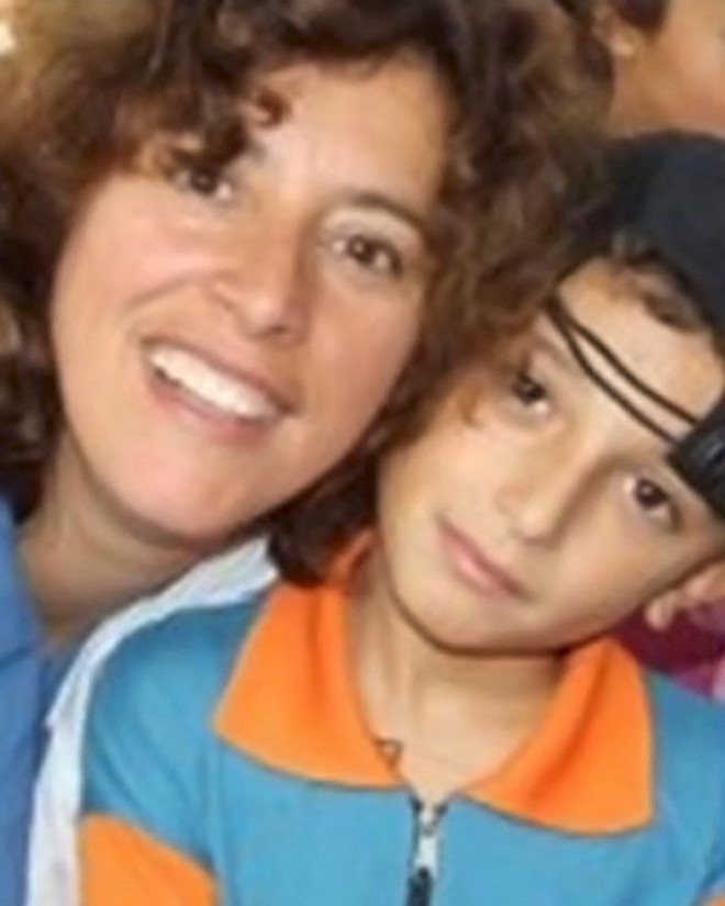 Íris e o filho Mateus, de 10 anos: duro danado |