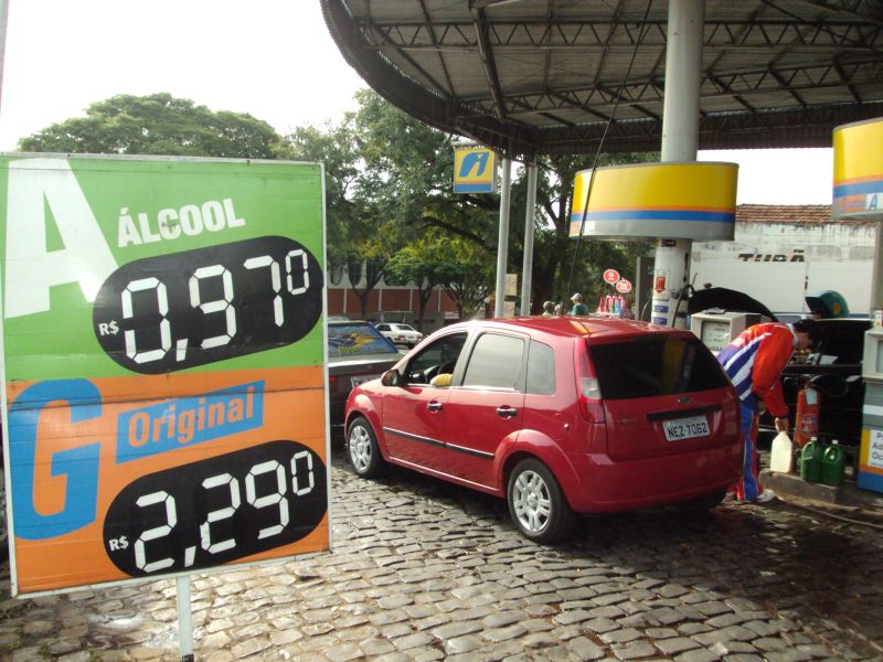 Posto de Umuarama, com litro do álcool a R$ 0,97: proprietário diz que faz sacrifício | Osmar Nunes/ Gazeta do Povo