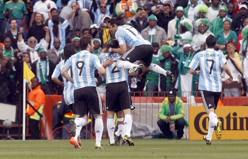 Argentinos festejam vitória sobre a Nigéria: gol de Heinze | Valterci Santos / Agência de Notícias Gazeta do Povo