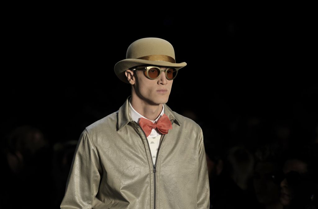 Alexandre Herchcovitch usou tecidos tecnológicos em peças clássicas | Maurício Lima/AFP