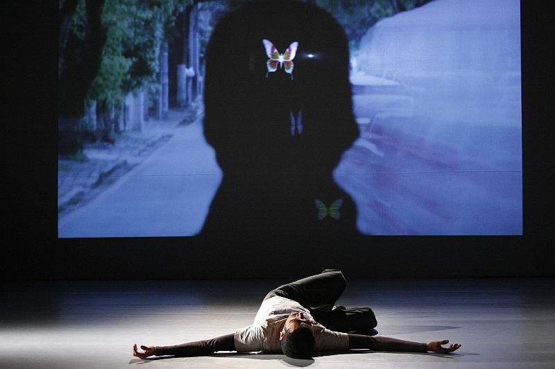 Espetáculo de Cíntia Nápoli volta ao cartaz, atualizado | Elenize Dezgeniski/Divulgação