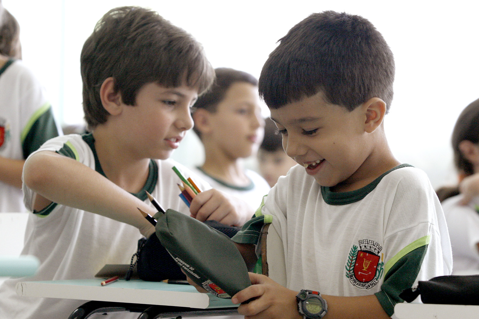 Prefeitura atrasou a entrega dos agasalhos e pais precisam improvisar para mandar filhos para escola | André Renato/Arquivo PMM