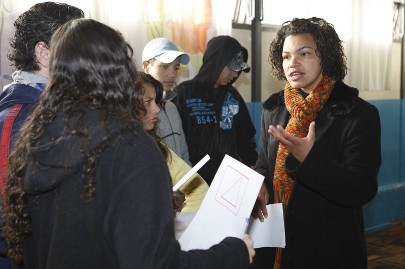 Com aulas dinâmicas, Lucilene incentiva discussões em grupo | Aniele Nascimento/Gazeta do Povo