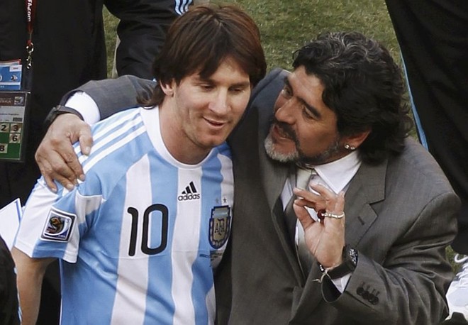 Maradona brinca com Messi: e o gol teima em não sair. | 
