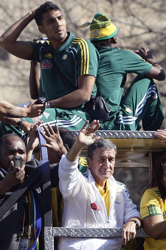 Parreira em desfile por Johannesburgo | Amr Abdallah Dalsh/ Reuters