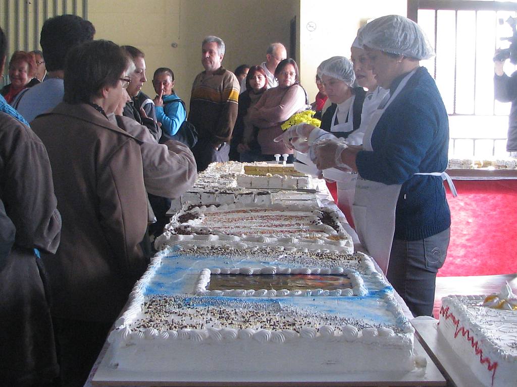 A expectativa é de que 15 mil pedaços de bolo sejam vendidos no Santuário do Carmo até domingo | Santuário Nossa Senhora do Carmo / Divulgação