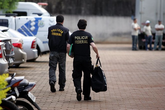 Polícias federais apreenderam documentos em uma universidade ligada ao Ciap, em Londrina | Roberto Custódio/Jornal de Londrina