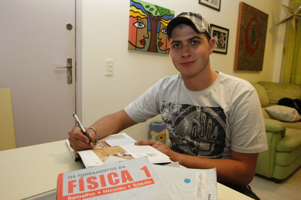 Roberto passou em Física na UTFPR, mas pretende mudar de curso no ano que vem | Pedro Serápio/Gazeta do Povo