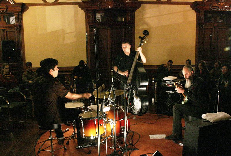 Hellfishes: trio instrumental curitibano foi a primeira banda a participar do projeto | Rodrigo Belle/ Divulgação