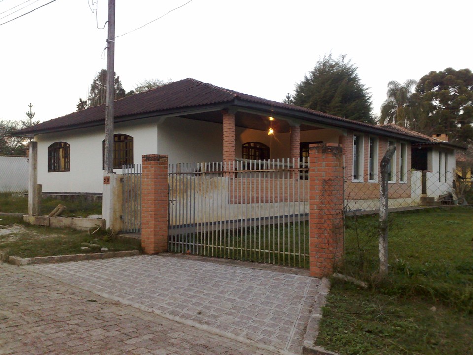Vítimas foram assassinadas nesta casa, em condomínio de São José dos Pinhais | Felippe Aníbal/ Gazeta do Povo