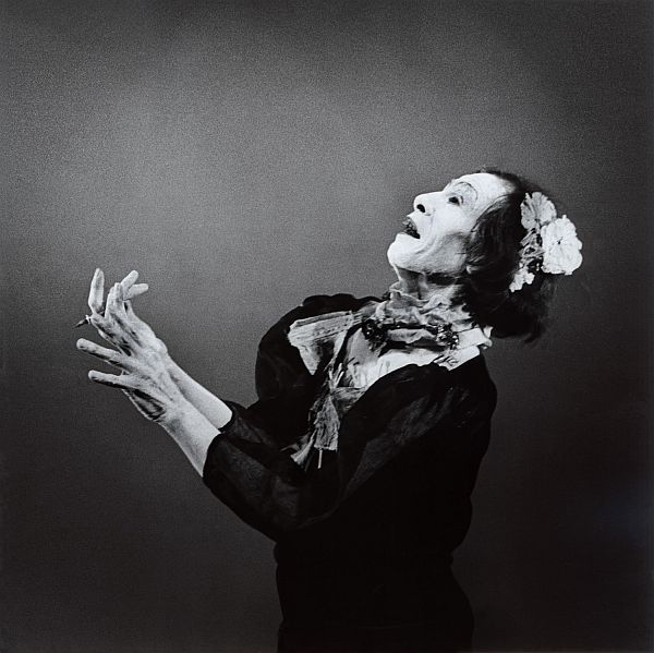 O nu e o travestimento fazem parte do legado que Ohno construiu nos palcos | Divulgação