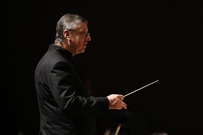 Sob a regência do maestro John Neschling, O Barbeiro de Sevilha, de Rossini, estreou no Palácio das Artes, em Belo Horizonte | Antonio Costa/Gazeta do Povo
