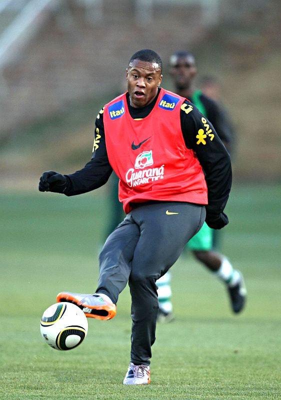 Júlio Baptista é opção mais óbvia, mas Dunga pode surpreender | Albari Rosa / Agência de Notícias Gazeta do Povo
