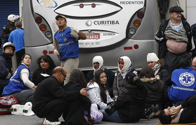 25 pessoas ficaram feridas no acidente, entre pedestres e passageiros do ônibus |