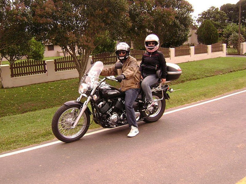 Motos com seguro são uma raridade Zarugner e a mulher, Sandra: ele decidiu fazer o seguro depois de ter outra moto atingida por um carro | Arquivo pessoal