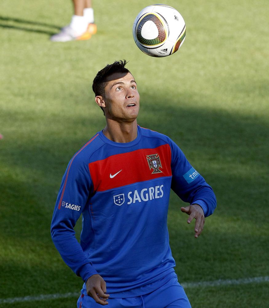 Cristiano Ronaldo é mantido longe dos microfones pela equipe de Portugal | Valterci Santos / Agência de Notícias Gazeta do Povo