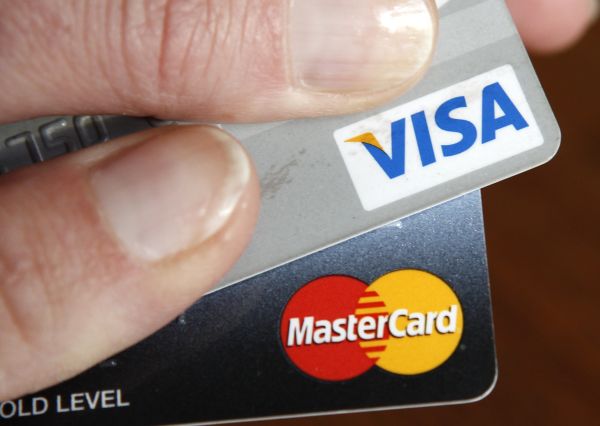 Cartões Visa e MasterCard serão aceitos por todas as máquinas a partir de 1º de julho | Kevin Lamarque/Reuters