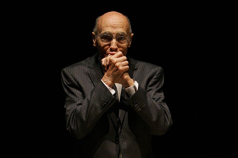 Em seu último artigo, Saramago afirmou: A democracia estava doente | Mauricio Lima/AFP