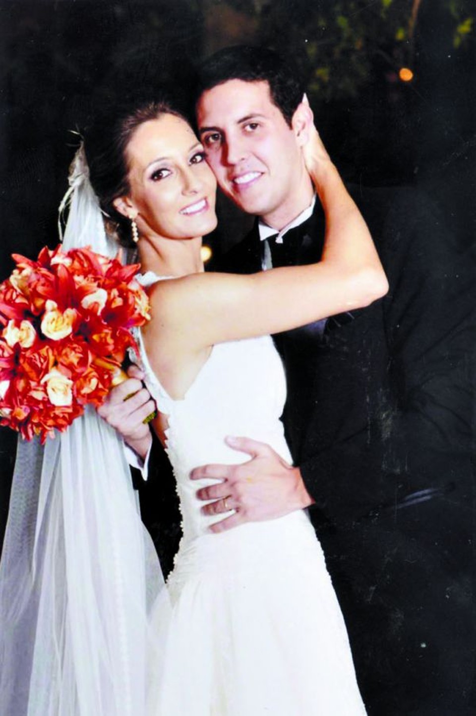 A beleza clássica e esguia de Cristina Watfe foi realçada no modelo que a Maison Julio Cesar criou para o seu casamento. Ela e o noivo Rafael Pick subiram ao altar da Igreja Bom Jesus do Cabral. Filhos de Marlene e Roberto Watfe, Maria Luiza e Lauri Antonio Pick, os noivos recepcionaram para elegante jantar no Country Club. O Caribe foi cenário da lua de mel | Roberto Souza