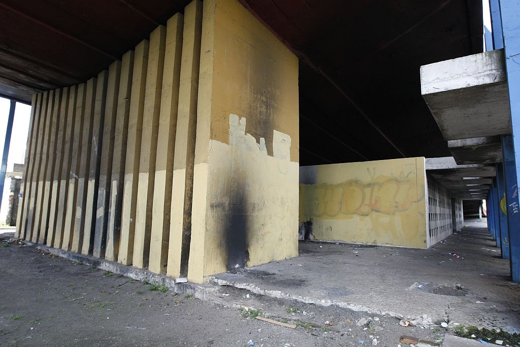 O prédio desocupado: prefeitura ainda não tem prazo para ocupar o local | Fotos: Marcelo Elias/Gazeta do Povo
