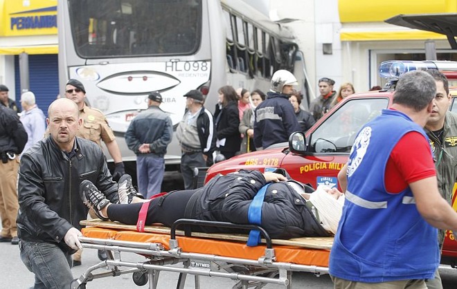 As vítimas foram encaminhadas para os hospitais Evangélico, Cajuru, Trabalhador e Angelina Caron, em Campina Grande do Sul |