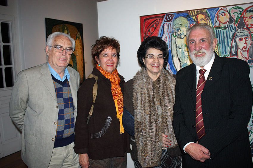 Constantino e Vania Viaro e a secretária da Cultura, Vera Haj Mussi Augusto, com o artista plástico Jair Mendes, que comemorou 50 anos de carreira com a abertura de uma exposição no Museu Guido Viaro, nesta segunda-feira | Tiomkim