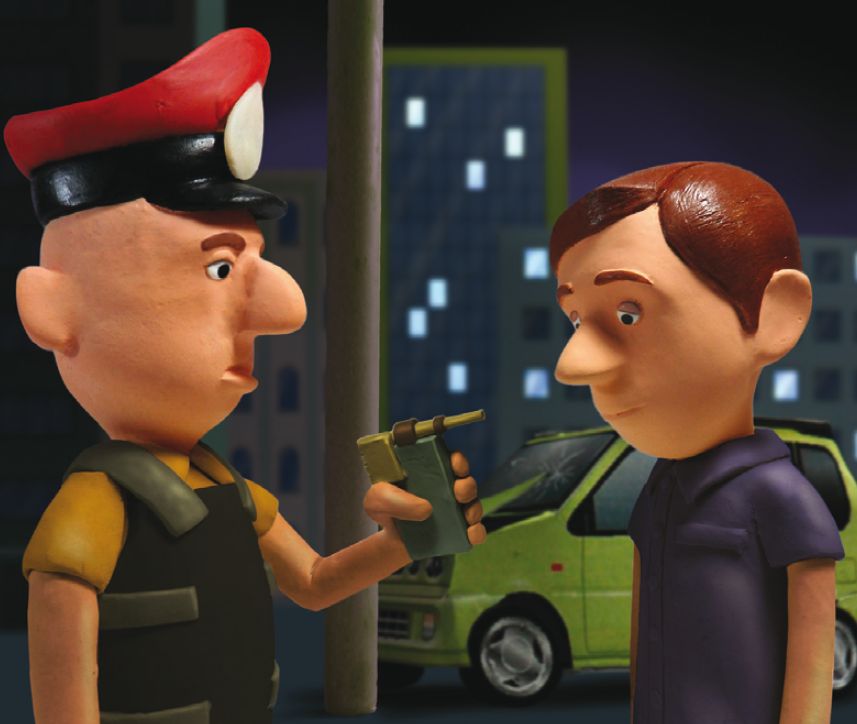 João vai a uma festa com a família e exagera na bebida. Imprudente, ele volta para casa dirigindo e no caminho se envolve em um acidente. Logo a polícia chega e aponta o bafômetro para ele... |