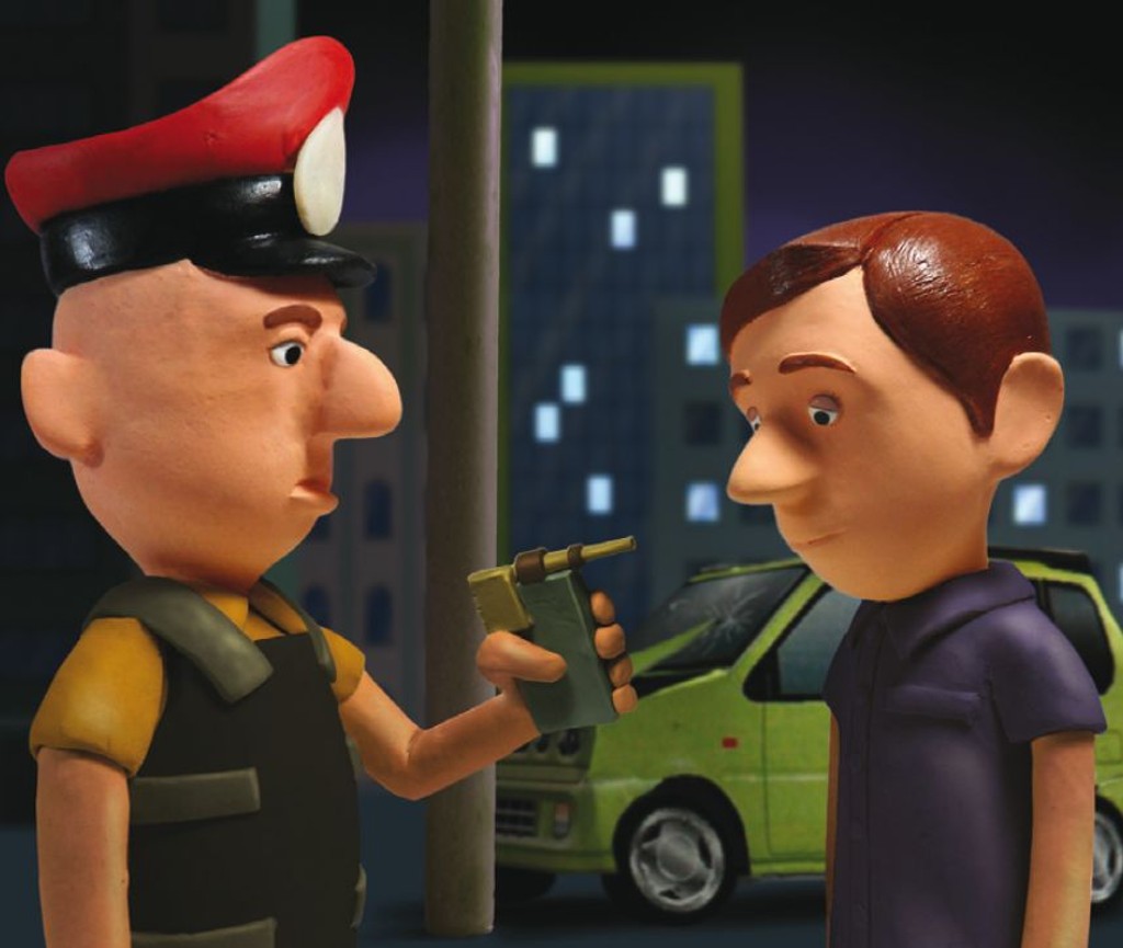 João vai a uma festa com a família e exagera na bebida. Imprudente, ele volta para casa dirigindo e no caminho se envolve em um acidente. Logo a polícia chega e aponta o bafômetro para ele...