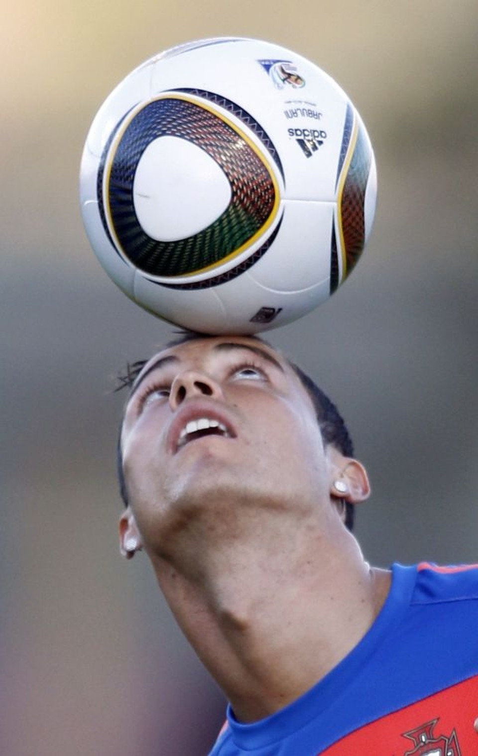 Cristiano Ronaldo, um dos destaques da Copa, treina na África do Sul | Fotos: Jose Manuel Ribeiro/Reuters