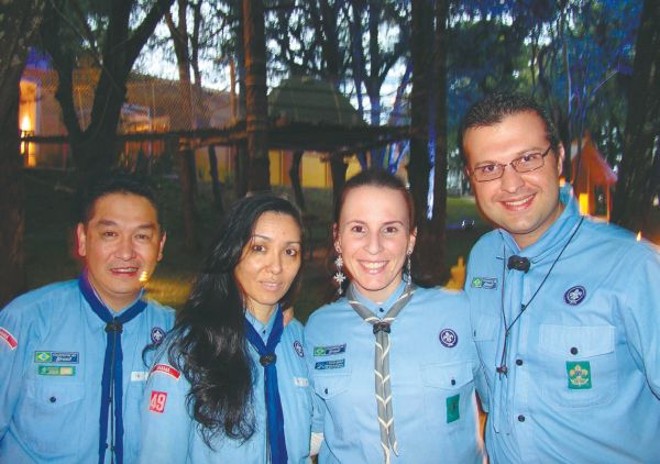 ESCOTEIROS NA CASA COR -O diretor de marketing da UEB/PR, Rodrigo Nicoletti Alves e sua esposa Daiana visitaram o espaço