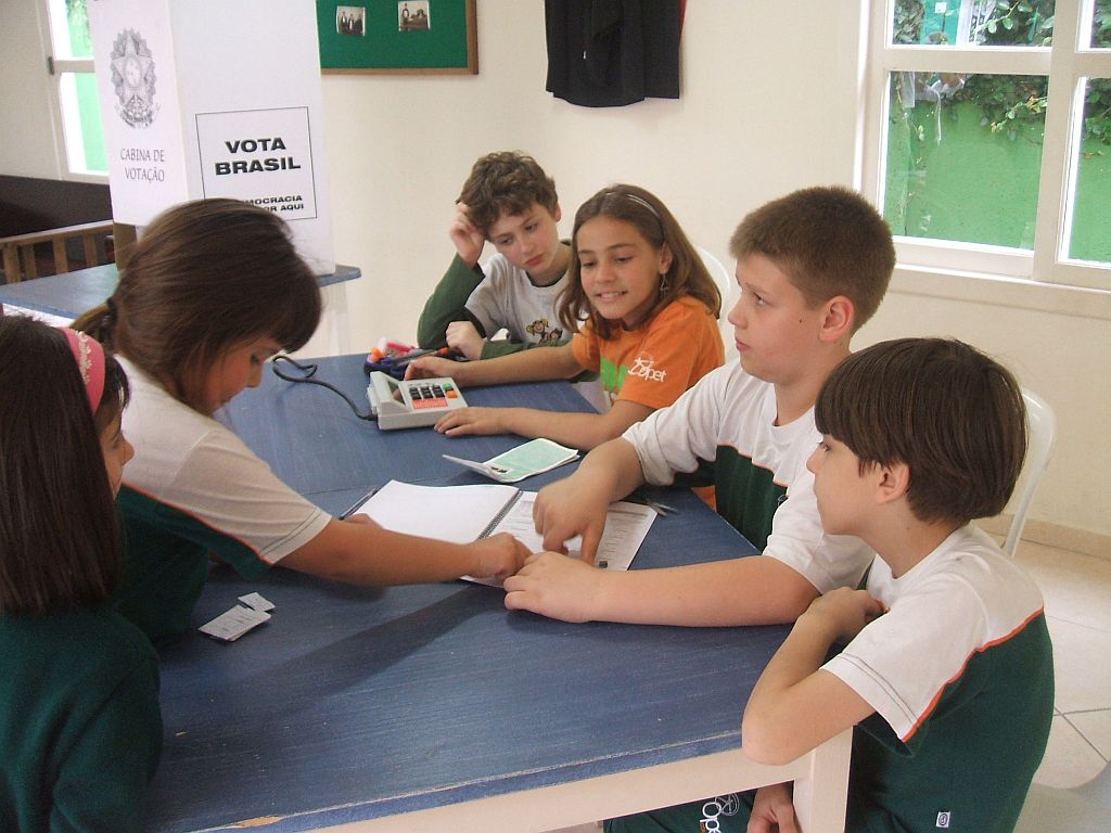 Alunos realizam eleição na Cidade Mirim do Colégio Opet: campanha eleitoral, urna emprestada pelo TRE e responsabilidade dos eleitos | Divulgação / Opet