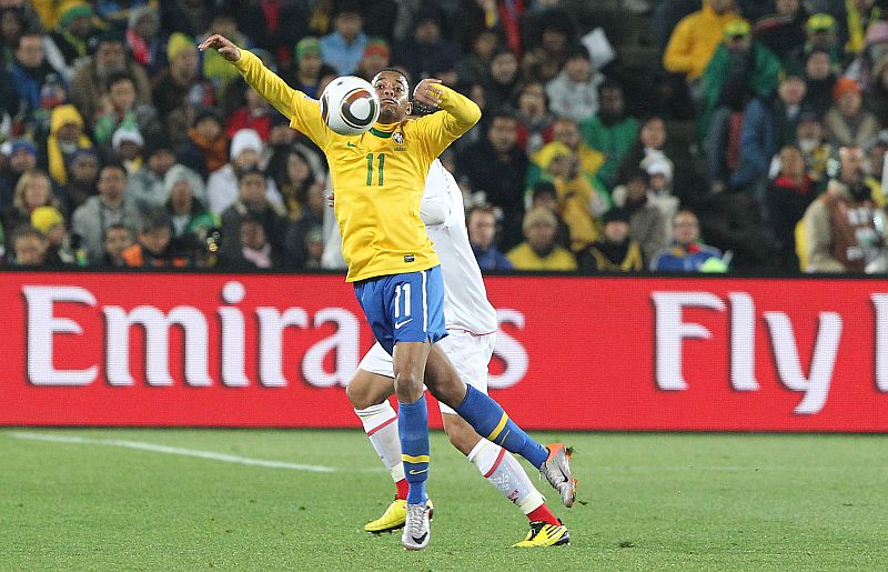 Robinho teve atuação apagada, mas manteve a escrita contra o Chile | Valterci Santos/ Gazeta do Povo enviado especial