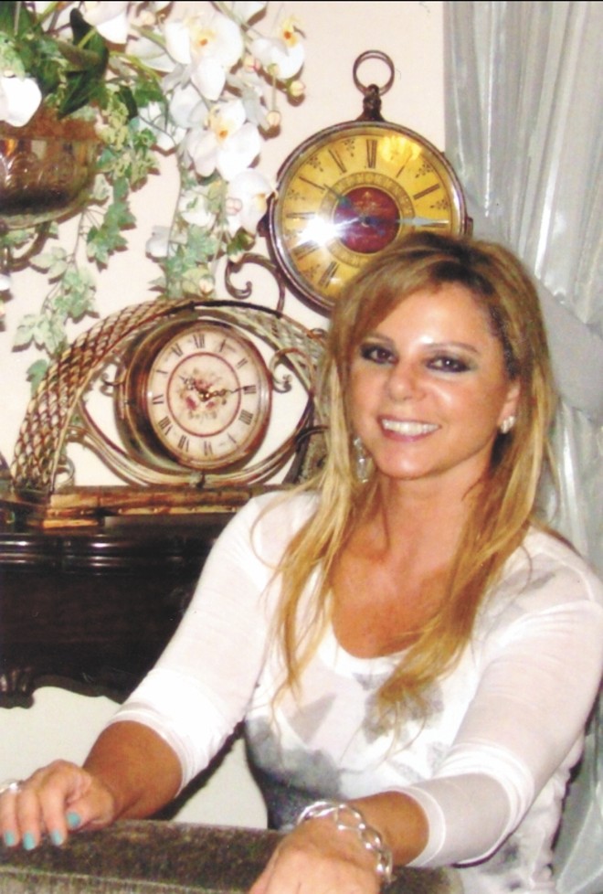 Das belas e cintilantes figuras do mundo social curitibano, Zaíra Galléas somou nova idade, no último sábado. Em companhia de Dirceu, comemorou a data em Assunção, Paraguai | 