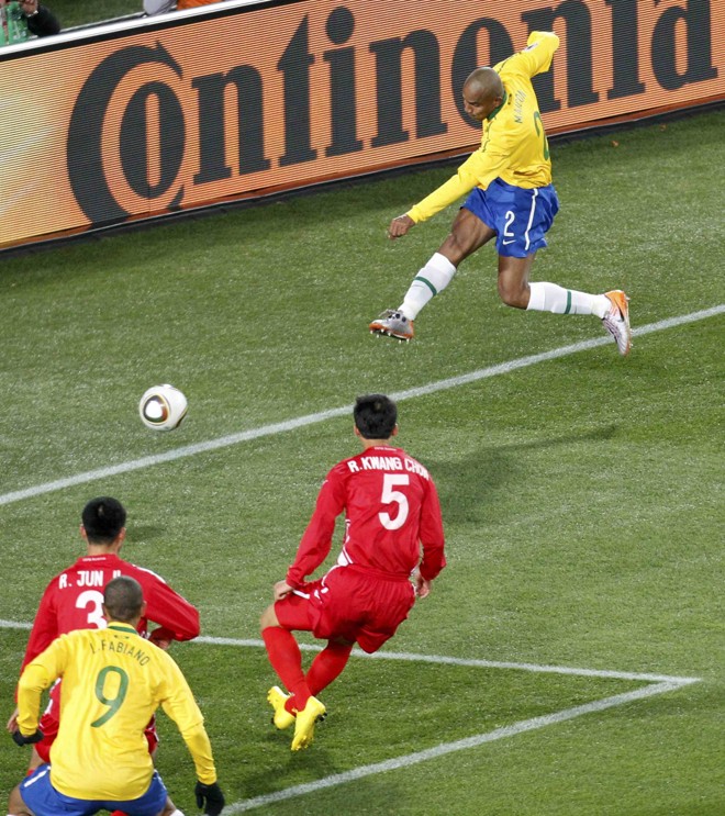 Com um chute cruzado, Maicon fez a festa brasileira no Ellis Park | Kim Kyung-Hoon / Reuters
