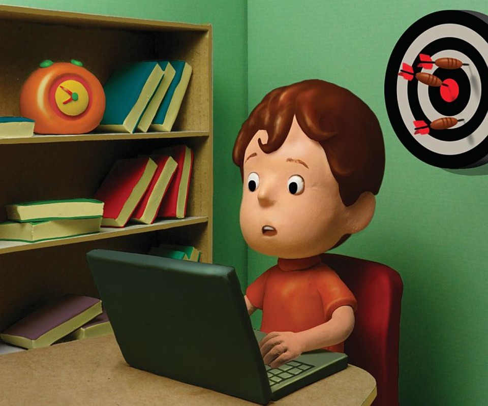 Conectado às novas tecnologias, o filho de João entra em caminhos virtuais obscuros. Sem ter noção do que acontecia, o menino estava prestes a ser assediado. João desconfia da postura do filho e impede que algo pior aconteça |