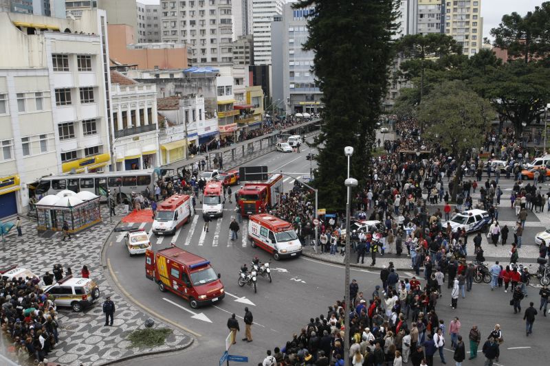 O acidente aconteceu em um dos horários de maior movimento na Praça Tiradentes | Aniele Nascimento/Agência de Notícias Gazeta do Povo