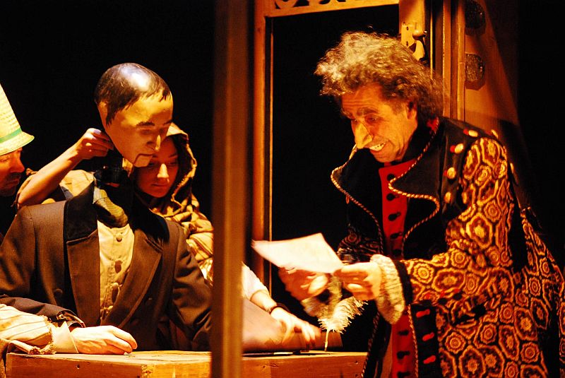 El Último Herdero, da companhia chilena Viaje Inmóvil, une atores e bonecos | Divulgação