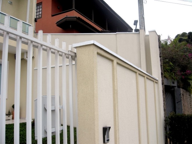 Os rufos são importantes quando o acabamento é de pintura sobre argamassa |