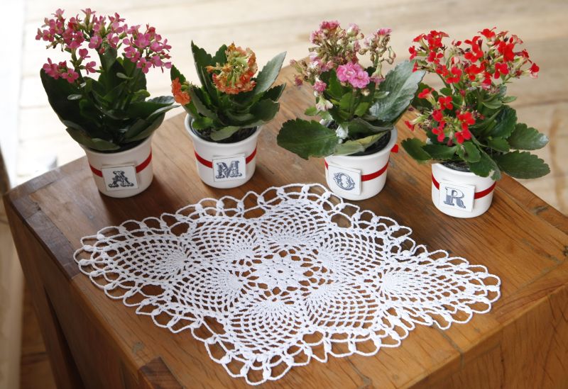 A aplicação do crochê na decoração traz delicadeza e aconchego para os ambientes. Na Mundillo a toalha para mesa custa R$ 55 sob encomenda | Aniele Nascimento/ Gazeta do Povo