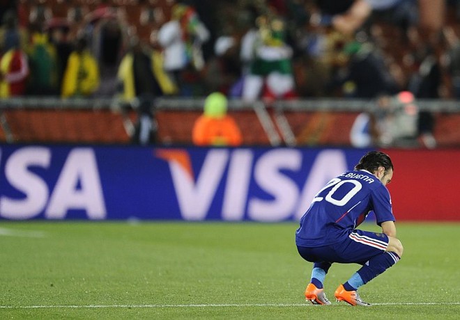 Valbuena retrata o fracasso francês na Copa da África: atuais vice-campeões do mundo agora torcem para que México e Uruguai se arrisquem em um jogo no qual o empate é suficiente para ambos avançarem às oitavas | Philippe Marcou/AFP