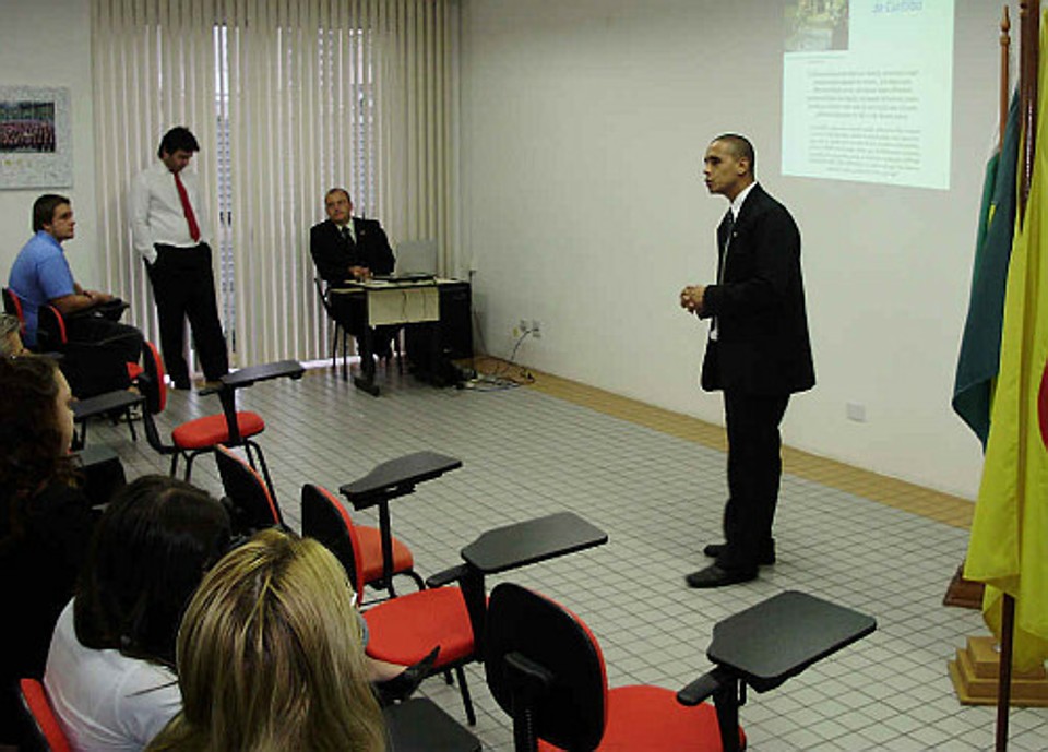 Momento Cívico da apolar é uma das poucas iniciativas de estímulo à cidadania dentro de empresas | Divulgação/Imobiliária Apolar